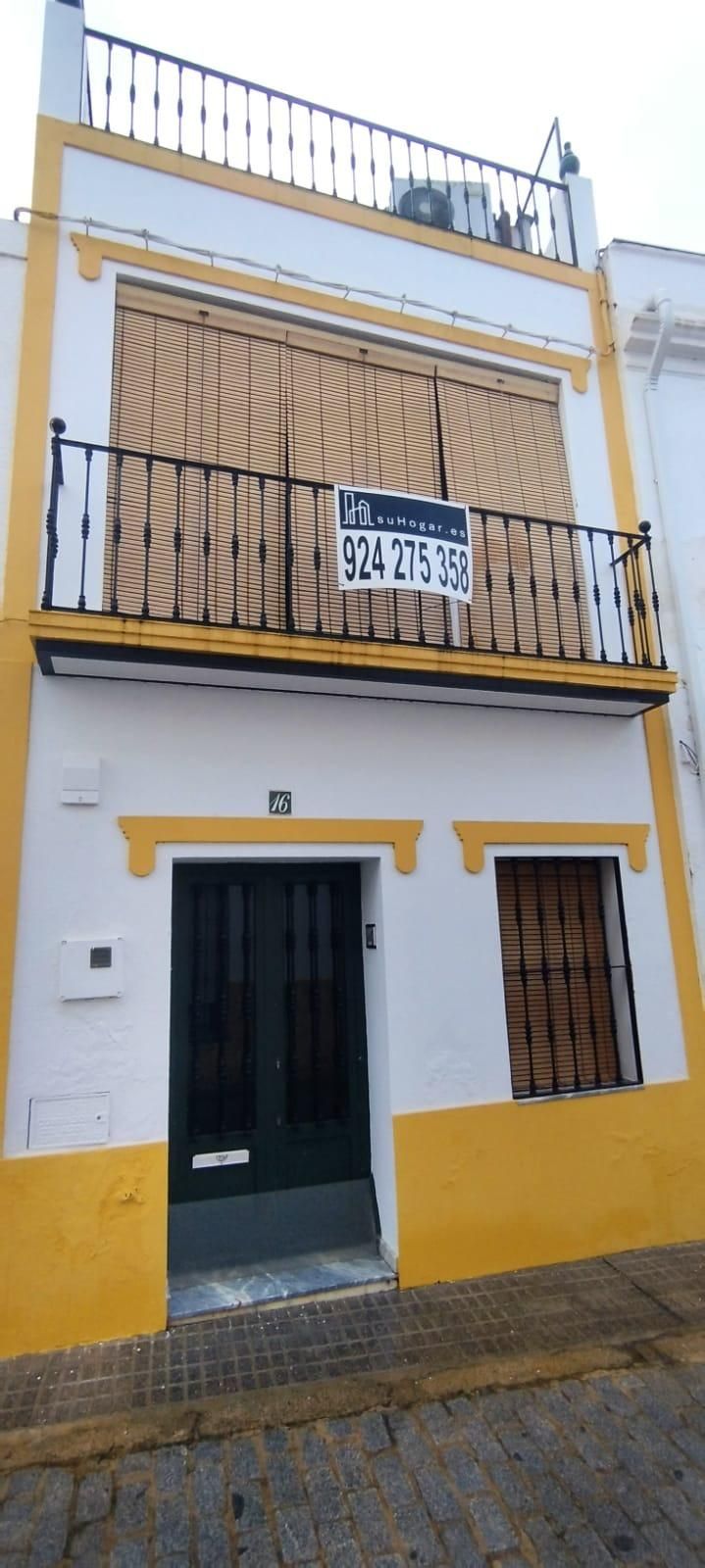 Vista exterior de Casa o xalet en venda en Barcarrota amb Terrassa i Balcó