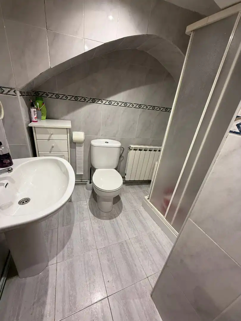 Baño de Apartamento en venta en Viguera con Calefacción, Trastero y Amueblado