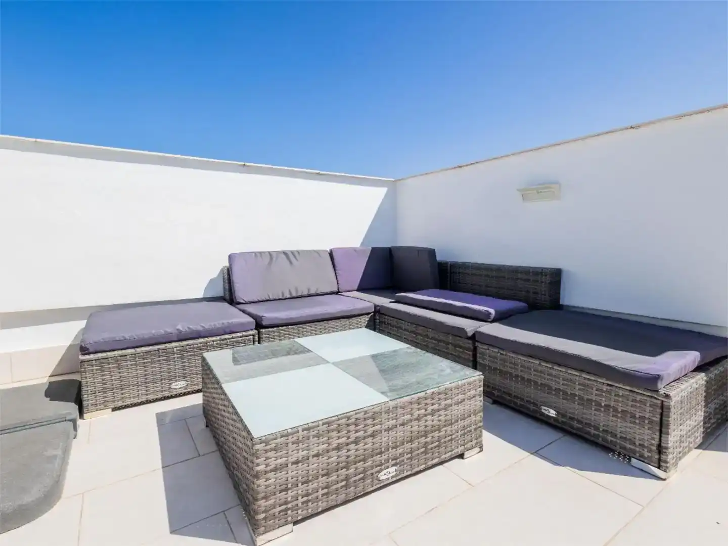Terrasse von Wohnungen zur Miete in Chipiona mit Klimaanlage, Privatgarten und Schwimmbad
