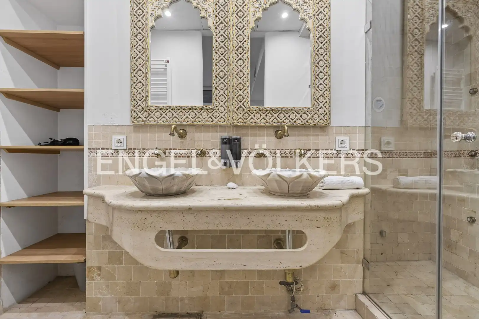 Bathroom of Houses for sale in Sevilla  with Air Conditioner, Heating and Parquet flooring