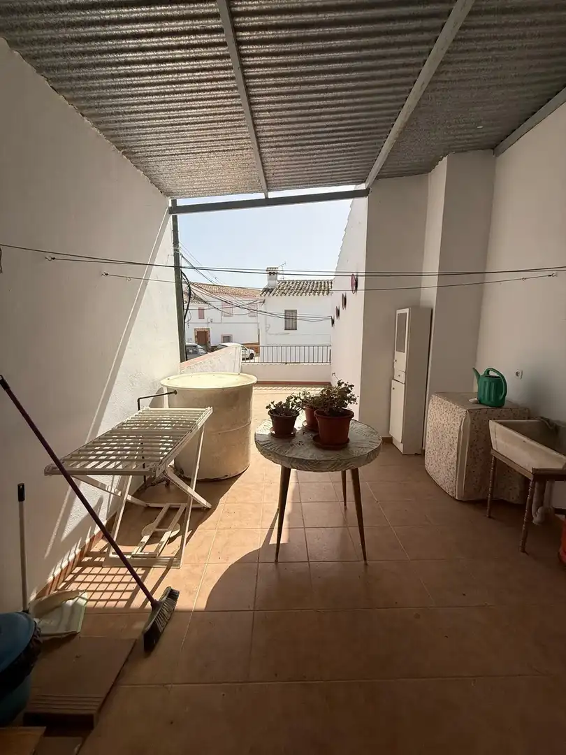 Vista exterior de Casa o xalet en venda en Encinas Reales amb Moblat i Balcó