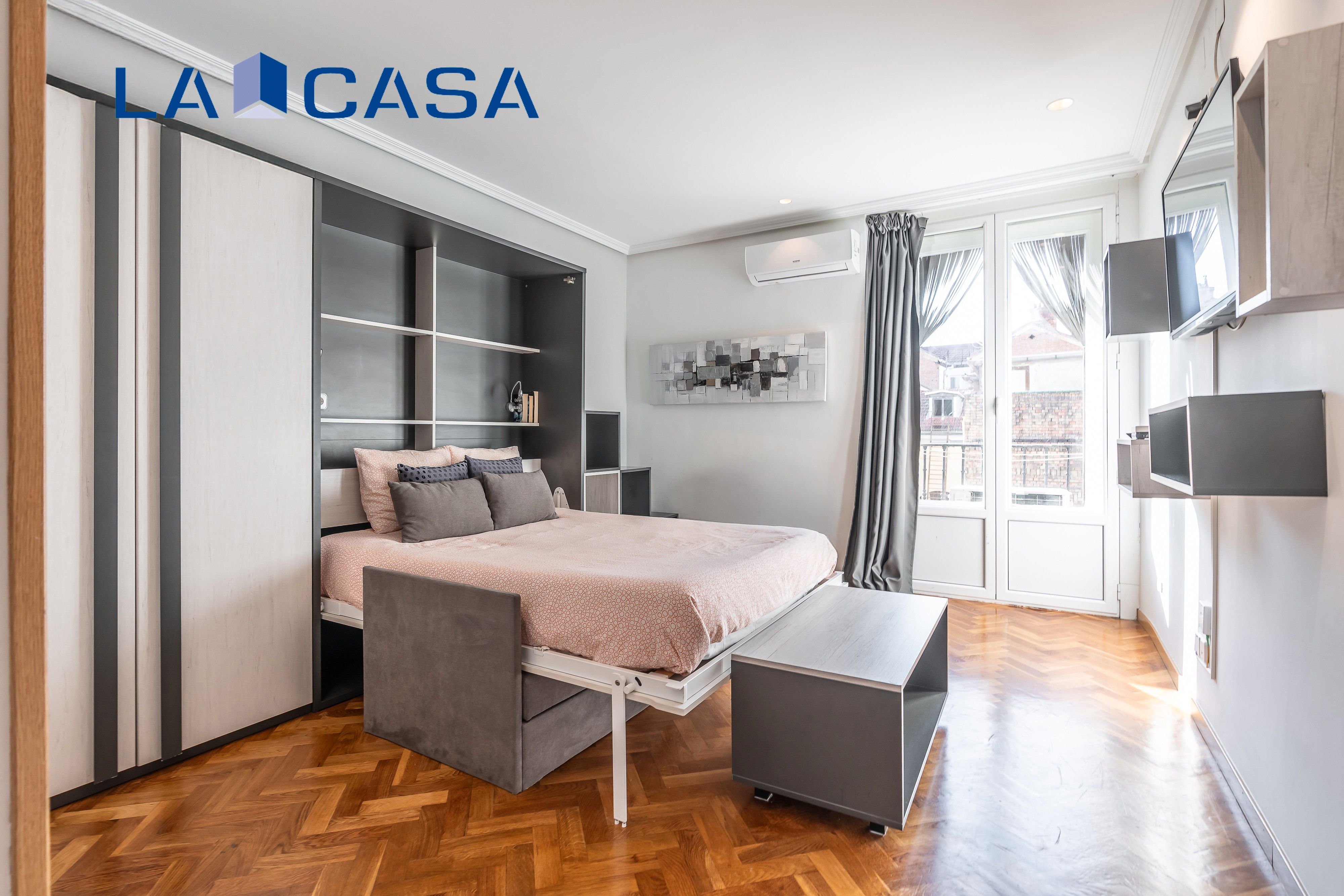 Bedroom of Flat for sale in  Madrid Capital  with Balcony