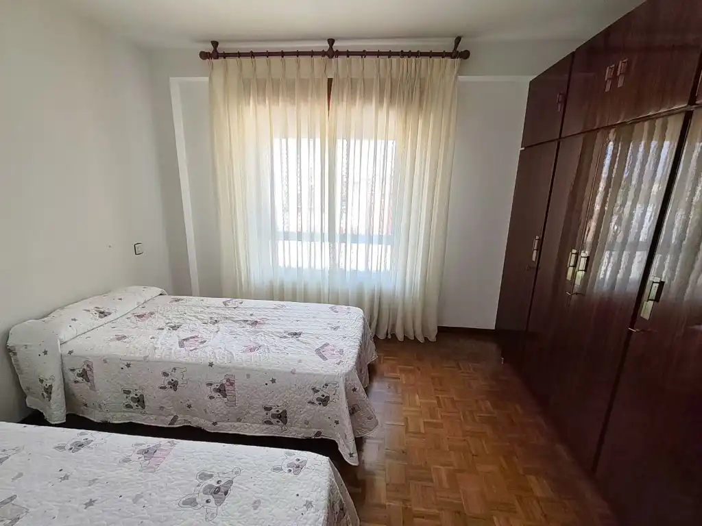 Dormitori de Pis en venda en Avilés