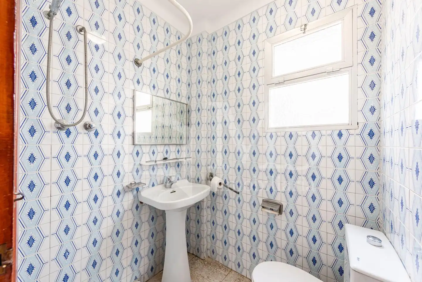 Baño de Piso en venta en Vélez-Málaga con Terraza y Amueblado