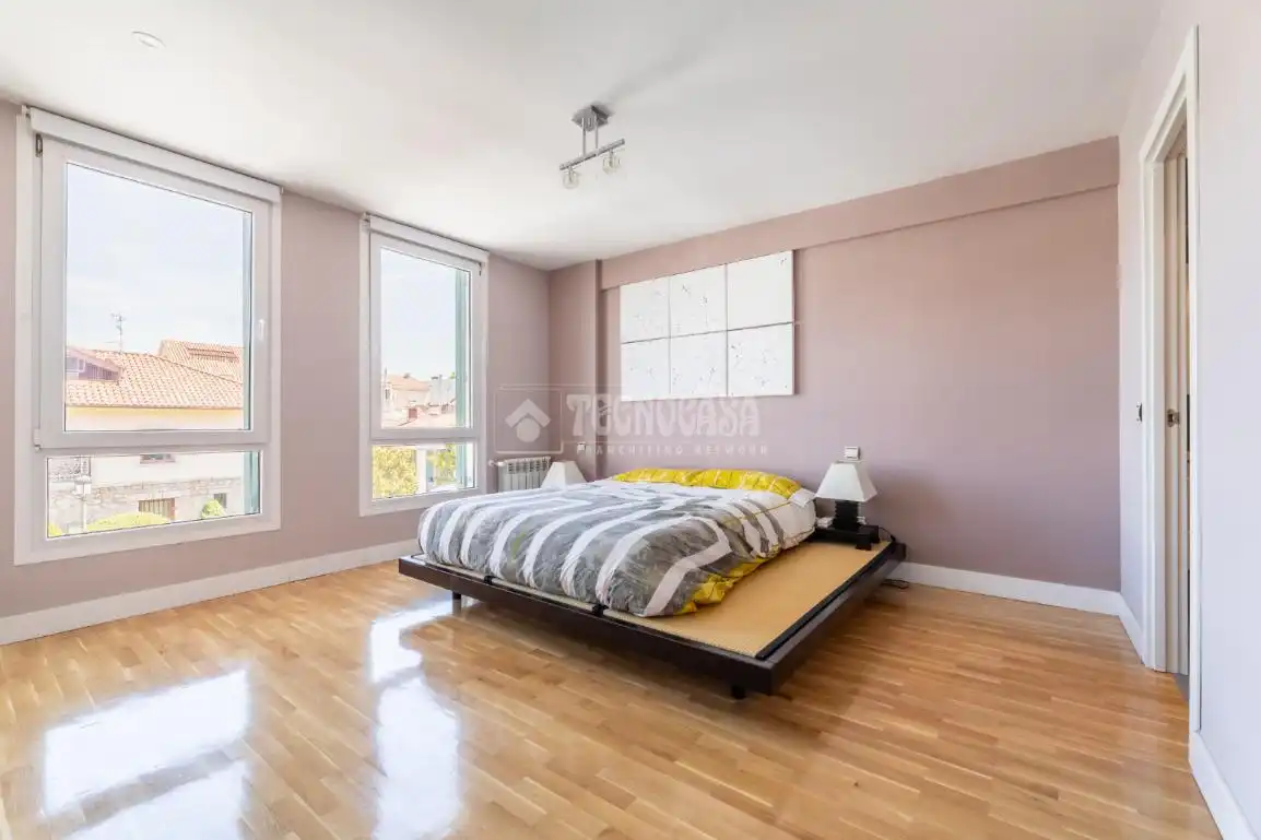 Bedroom of Flat for sale in Torrelodones  with Air Conditioner, Heating and Terrace
