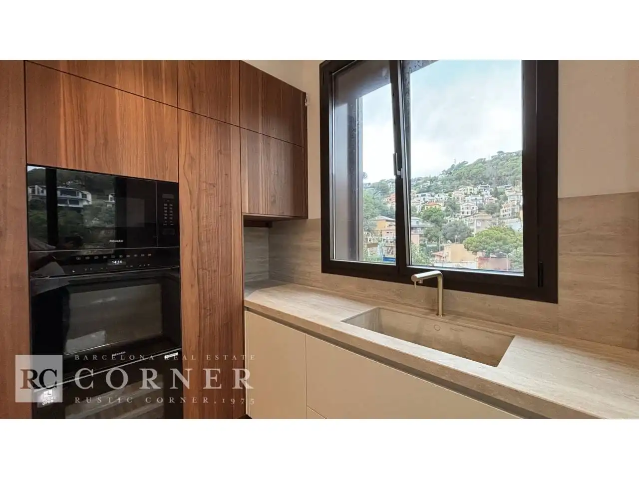Kitchen of Flat for sale in Barcelona  with Air Conditioner, Parquet flooring and Terrace