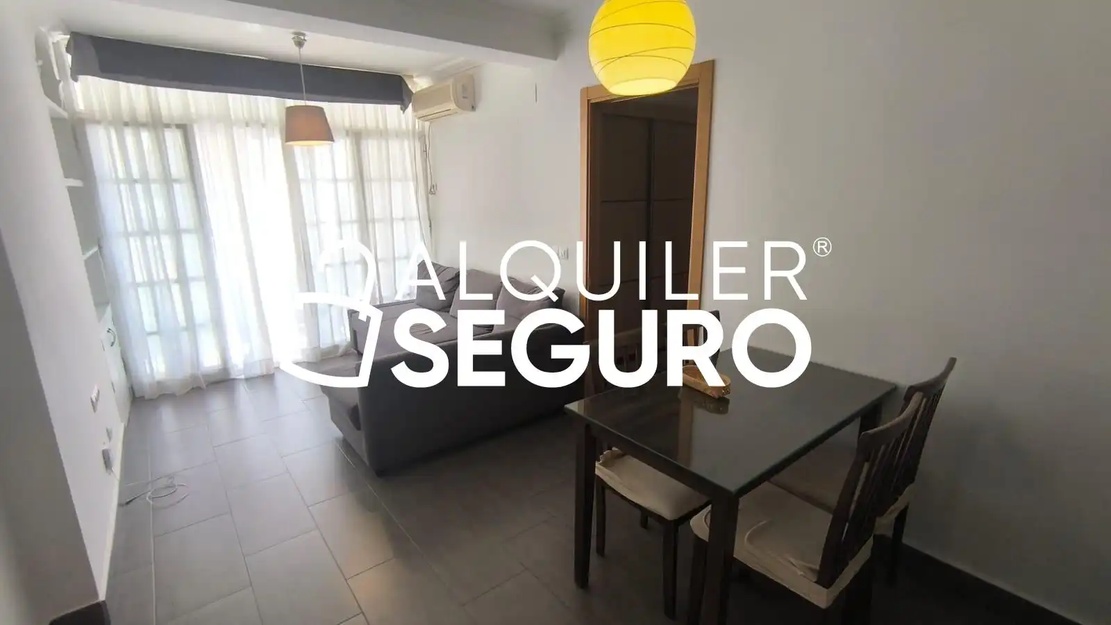 Habitación de Piso de alquiler en Sevilla con Terraza y Amueblado