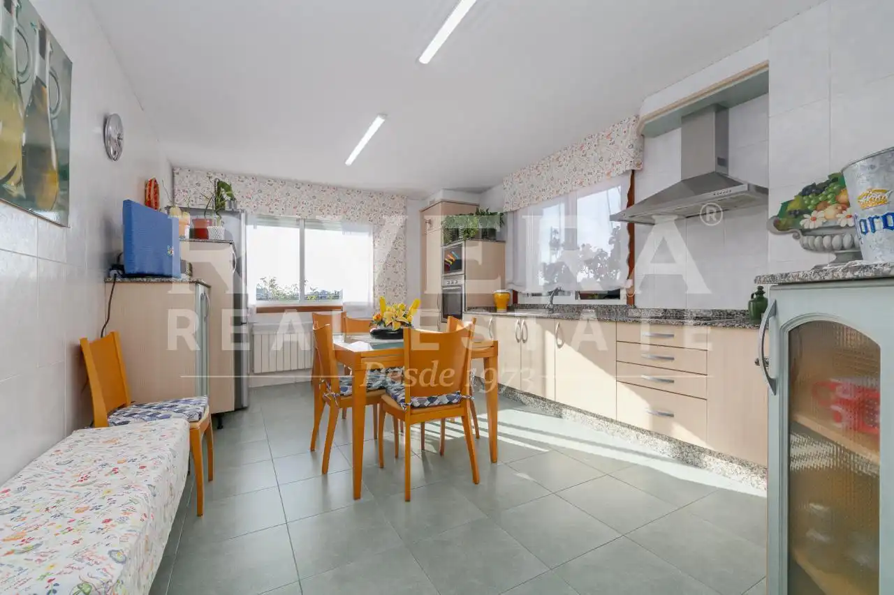 Cocina de Casa o chalet en venta en Vigo  con Calefacción, Jardín privado y Parquet
