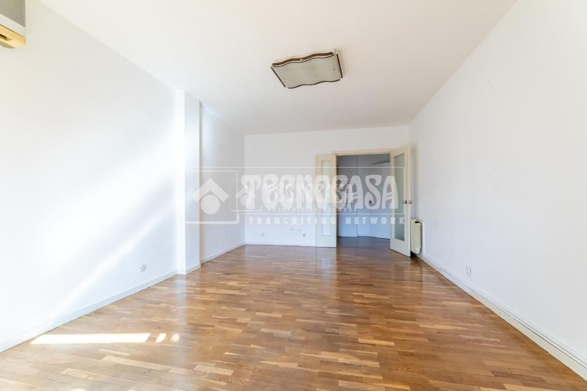 Sala d'estar de Pis en venda en Majadahonda amb Calefacció