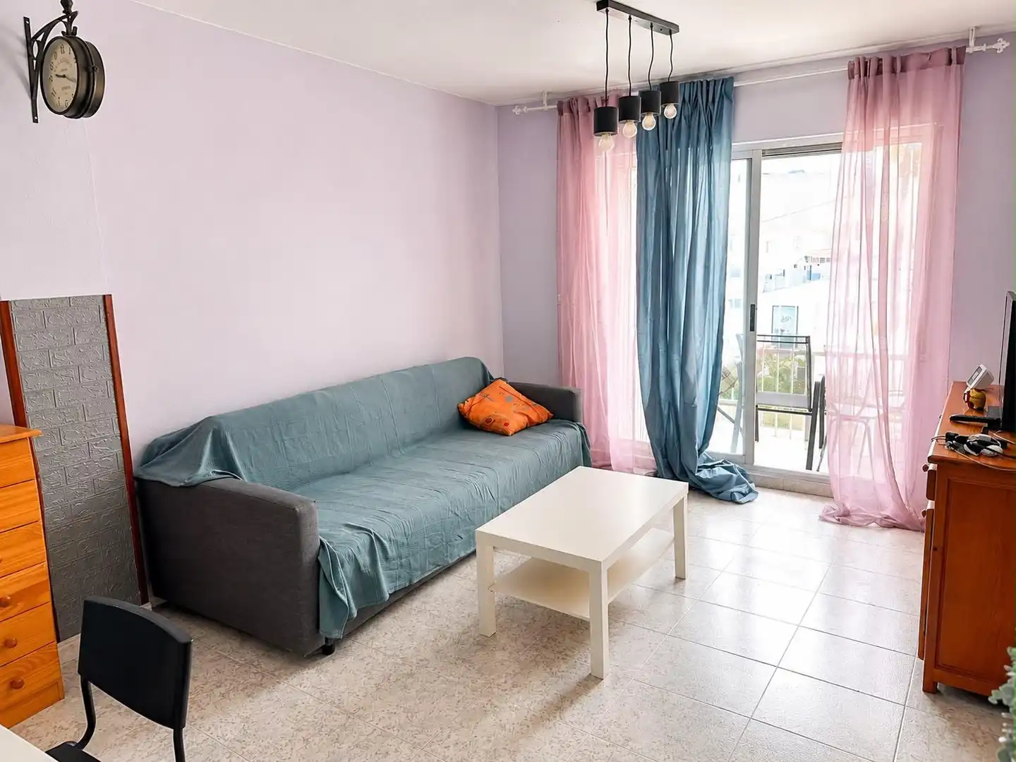 Sala de estar de Apartamento de alquiler en Torrevieja con Aire acondicionado, Calefacción y Terraza