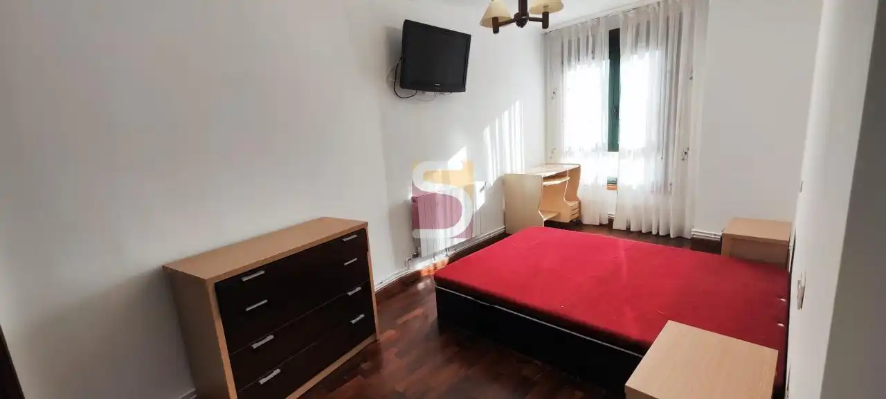 Schlafzimmer von Wohnung zur Miete in Gondomar mit Heizung, Abstellraum und Möbliert