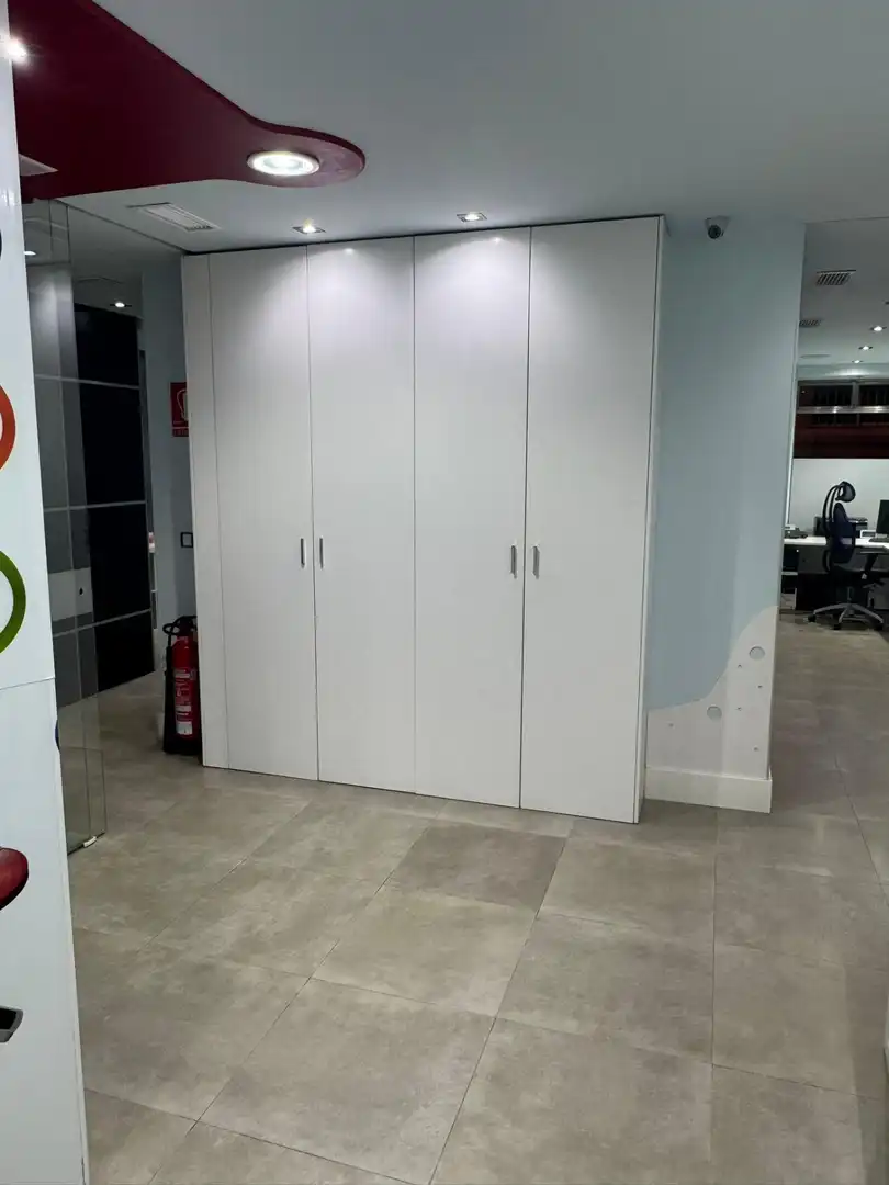 Local en venta en Elche / Elx con Aire acondicionado y Amueblado