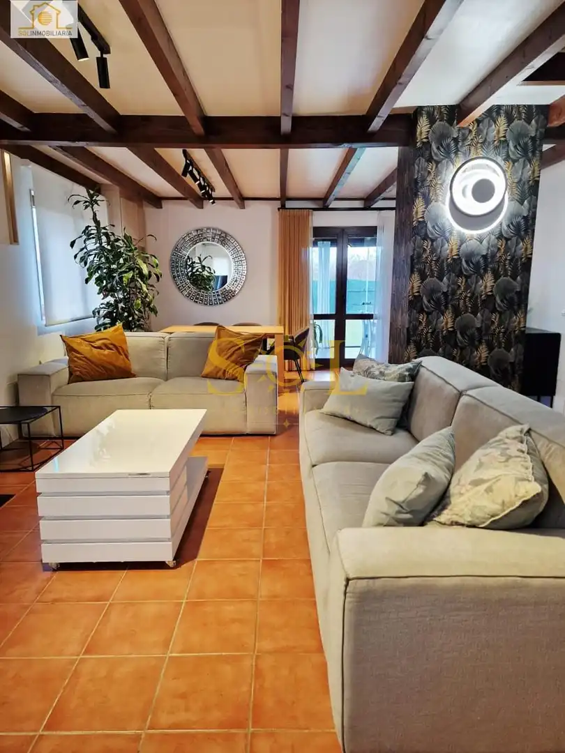 Sala de estar de Casa o chalet en venta en Villaquilambre con Calefacción, Jardín privado y Parquet
