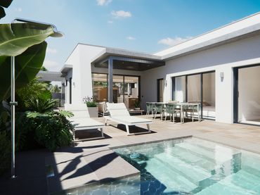 Chalet con piscina en venta en Calle Zarandona