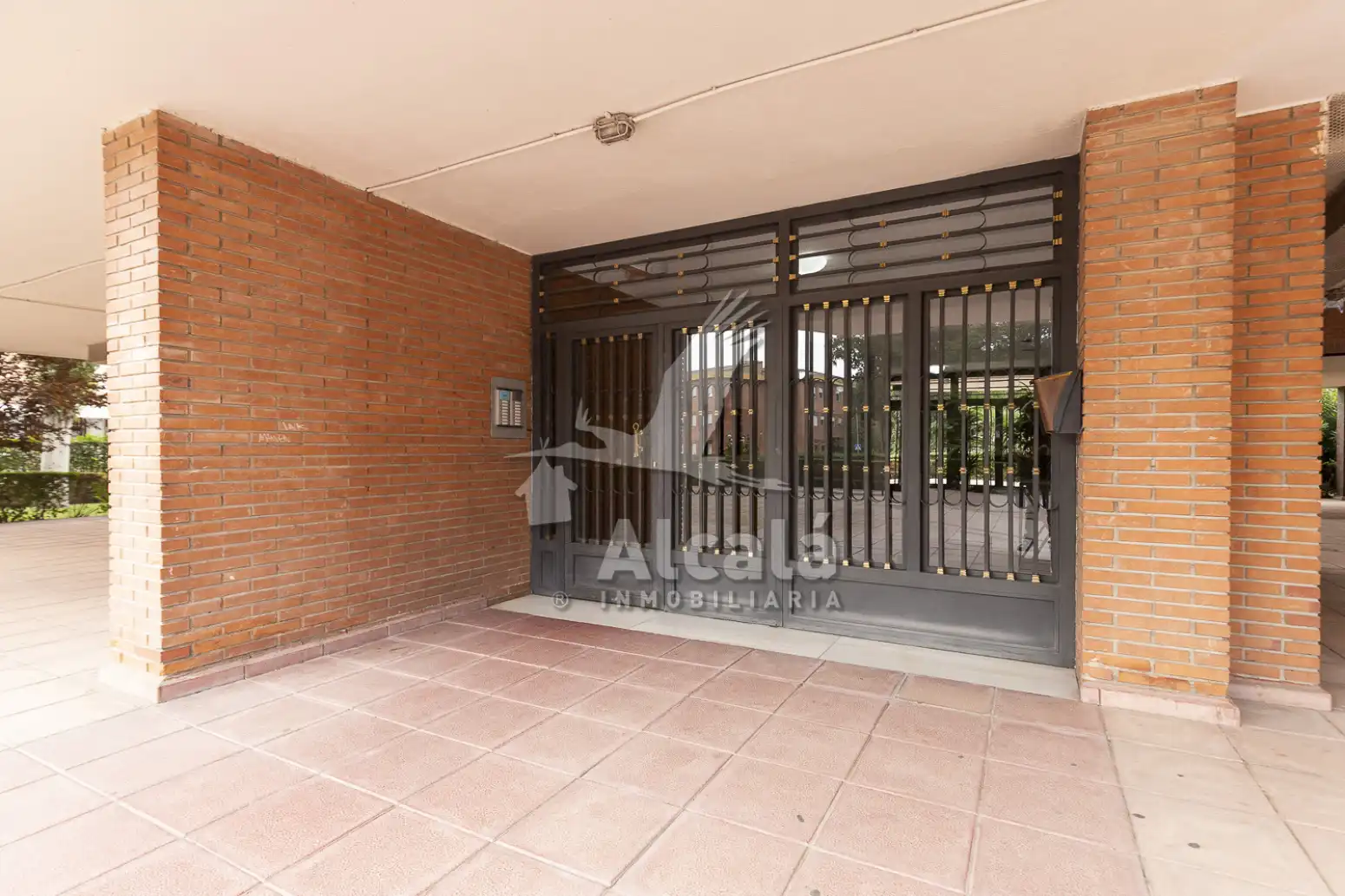 Piso en venta en Coslada con Aire acondicionado, Calefacción y Jardín privado