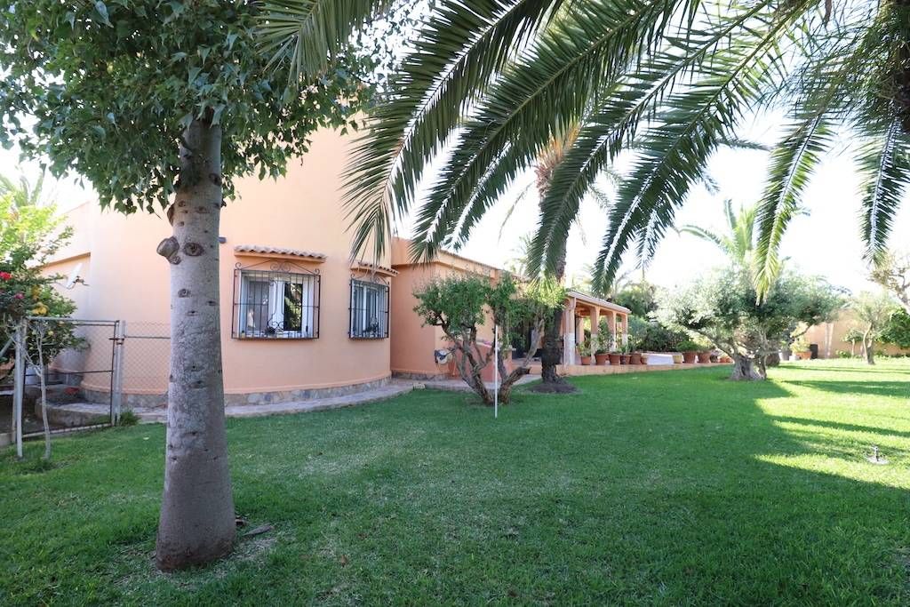 Garden of House or chalet for sale in Torrevieja  with Air Conditioner, Heating and Terrace