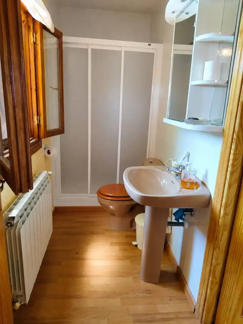 Bathroom of Houses for sale in Miraflores de la Sierra  with Air Conditioner, Heating and Terrace