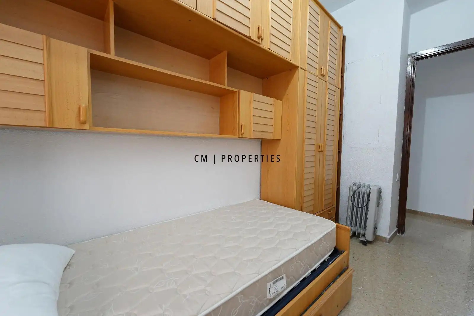 Schlafzimmer von Wohnung zur untervermieten in Valencia mit Klimaanlage, Möbliert und Fernseher