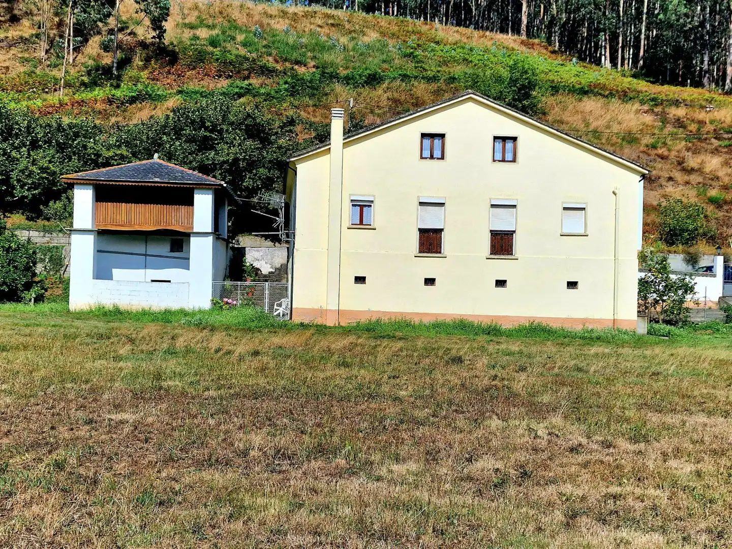 Vista exterior de Casa o xalet en venda en San Tirso de Abres amb Calefacció, Jardí privat i Traster