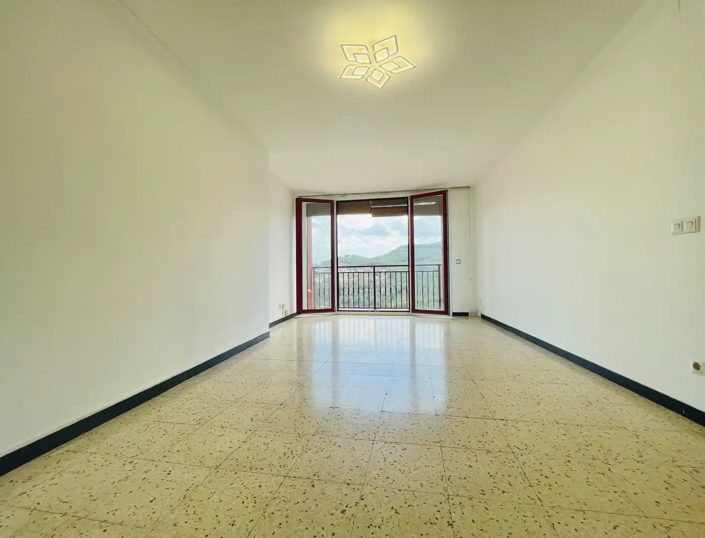 Sala d'estar de Pis en venda en Corbera de Llobregat amb Forn i Balcó
