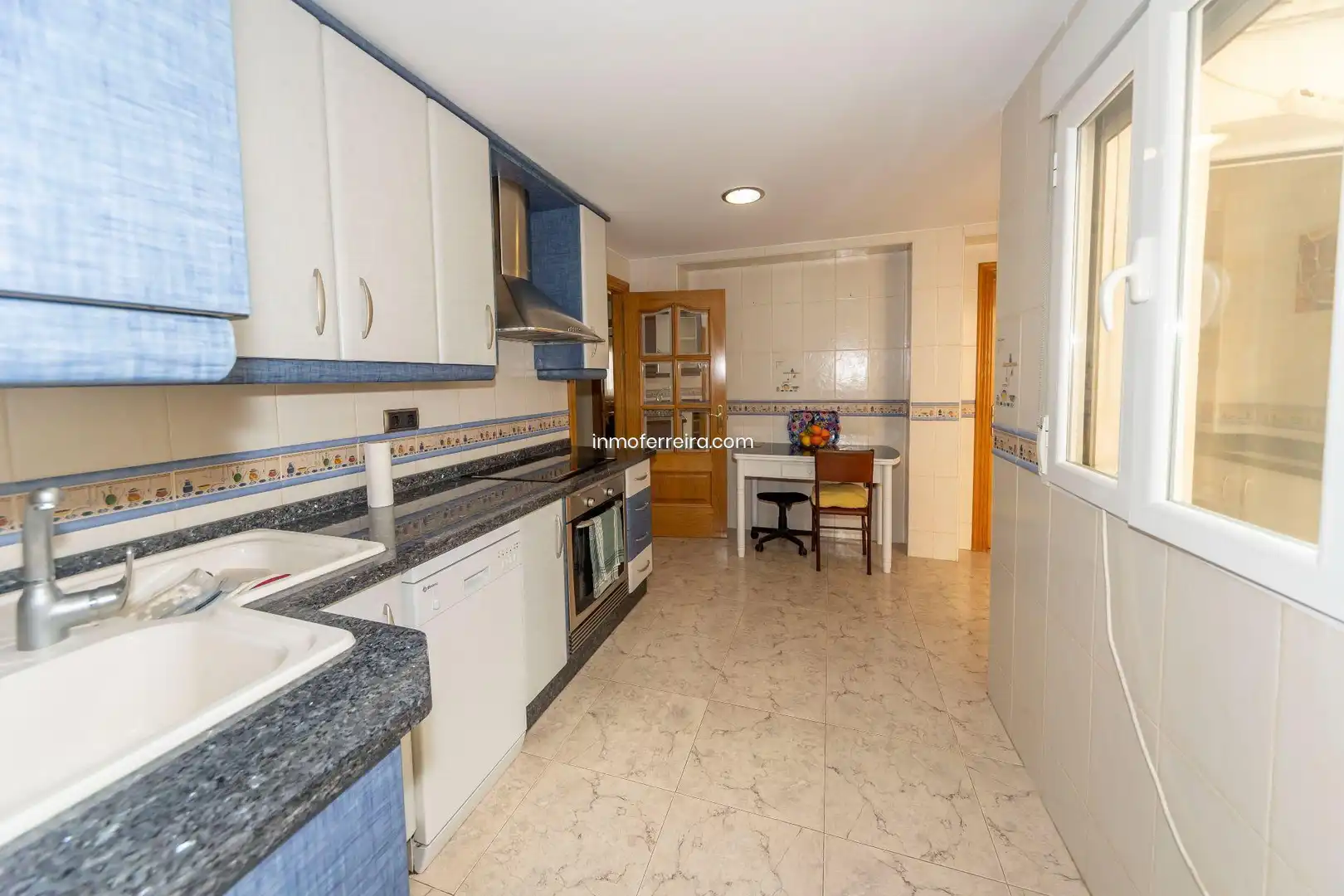Kitchen of Houses for sale in Darro  with Storage room