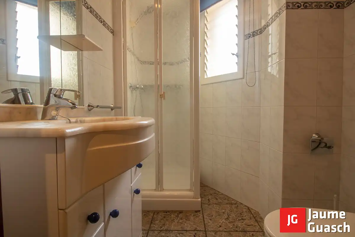 Bany de Pis en venda en Torredembarra amb Aire condicionat, Calefacció i Terrassa