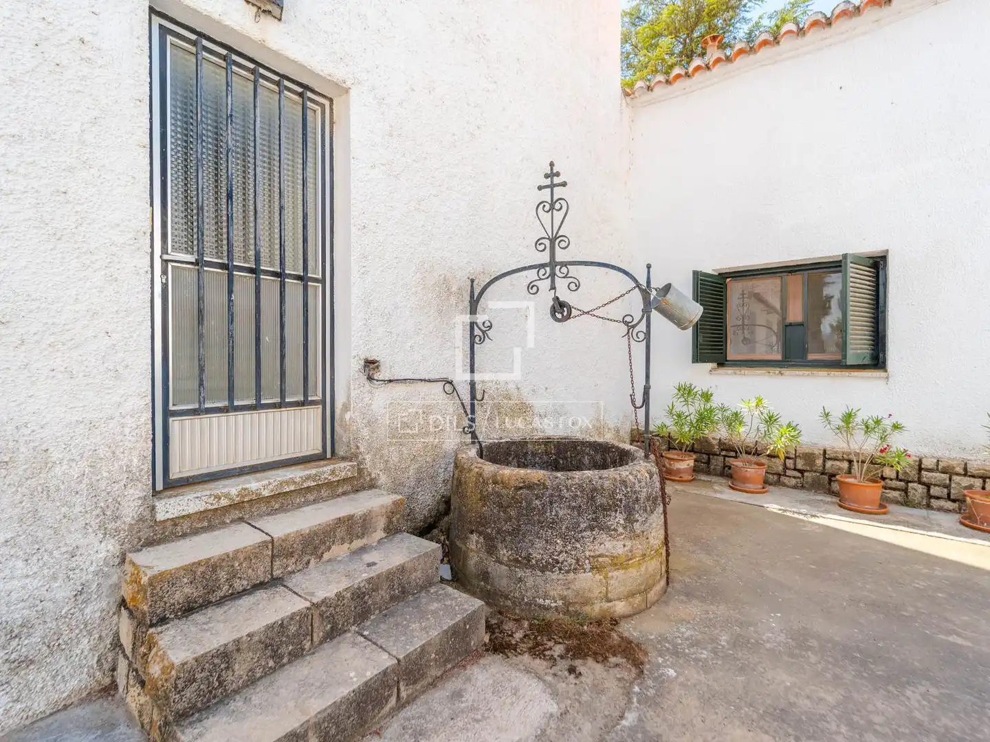 Vista exterior de Finca rústica en venda en Requena amb Calefacció, Jardí privat i Terrassa