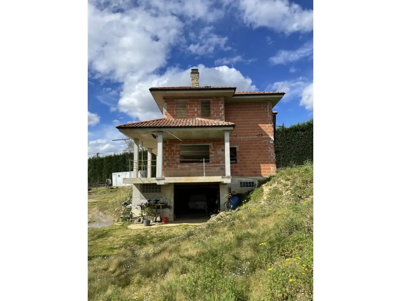 Vista exterior de Casa o xalet en venda en Oviedo  amb Calefacció, Jardí privat i Terrassa