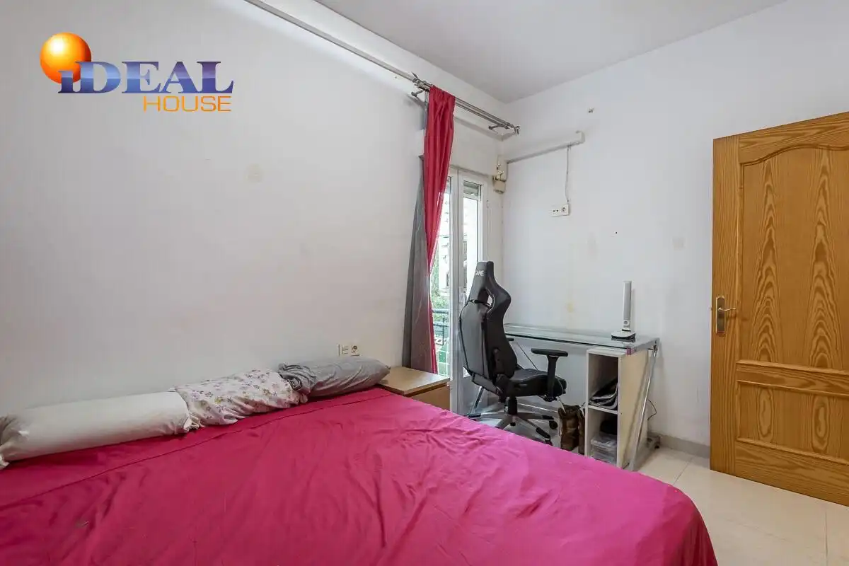 Bedroom of Flat for sale in Granada  with Air Conditioner and Terrace