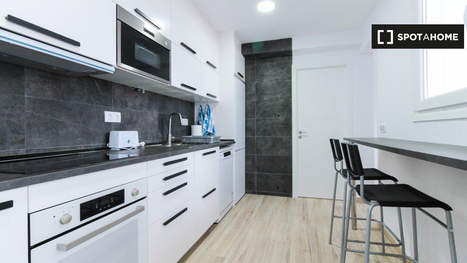 Kitchen of Flat to rent in L'Hospitalet de Llobregat  with Air Conditioner, Heating and Furnished