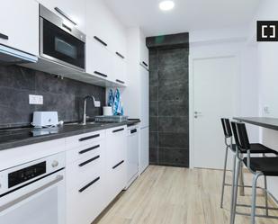 Cuina de Pis de lloguer en L'Hospitalet de Llobregat amb Aire condicionat, Calefacció i Moblat
