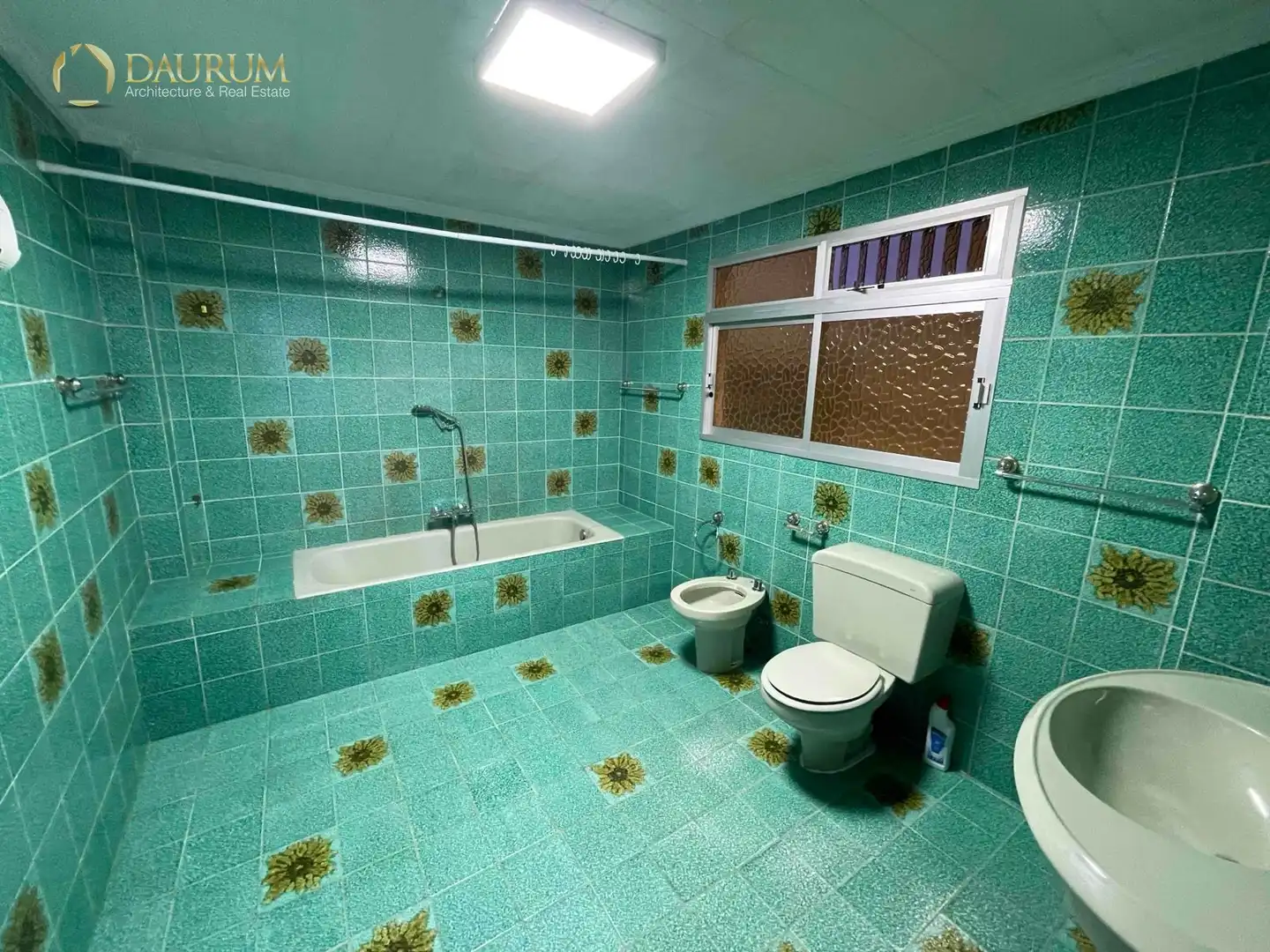 Baño de Piso en venta en Manises con Aire acondicionado, Terraza y Amueblado