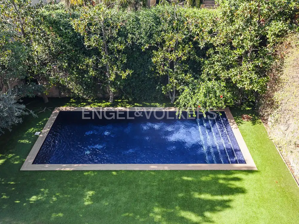 Piscina de Casa o chalet en venta en Barcelona con Aire acondicionado, Calefacción y Jardín privado