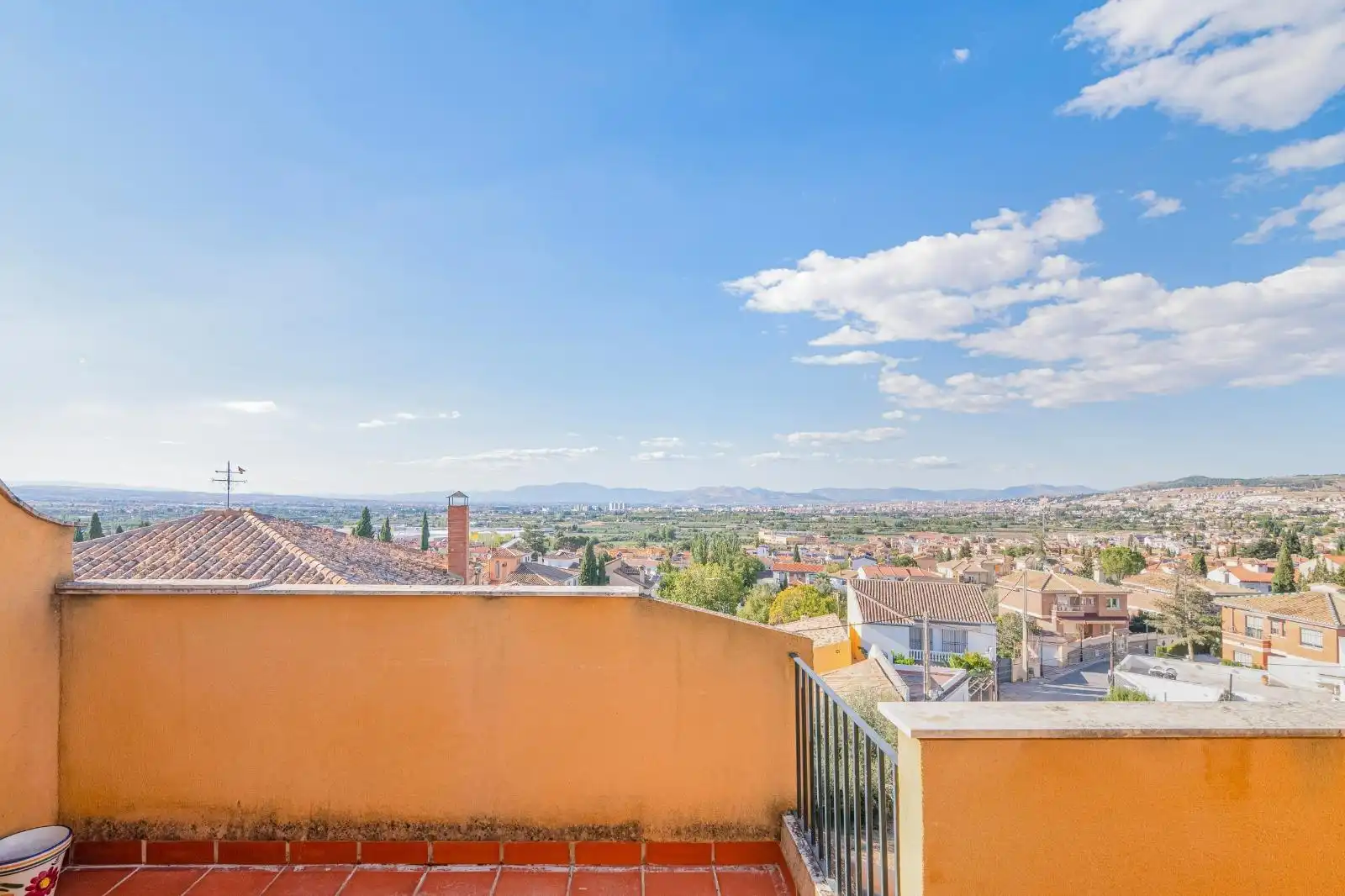 Vista exterior de Casa adosada en venda en Cájar amb Aire condicionat, Calefacció i Terrassa