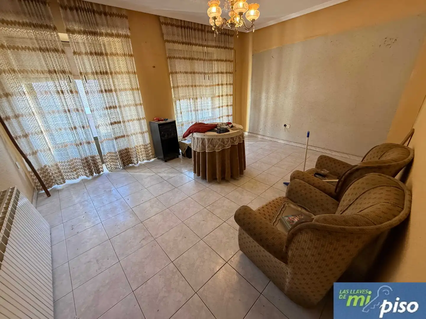 Sala de estar de Casa o chalet en venta en Nava del Rey con Calefacción, Jardín privado y Terraza