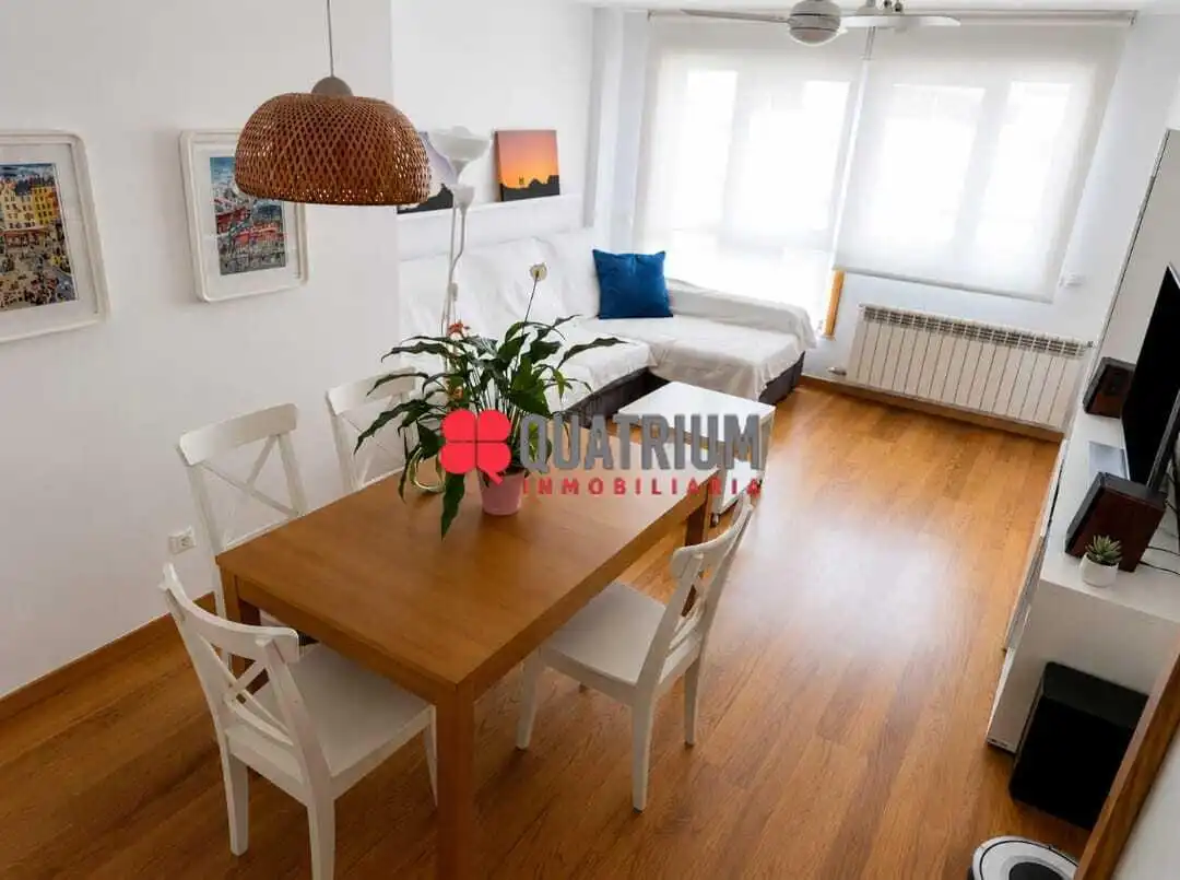 Bedroom of Flat for rent in Santiago de Compostela   with Heating and Furnished