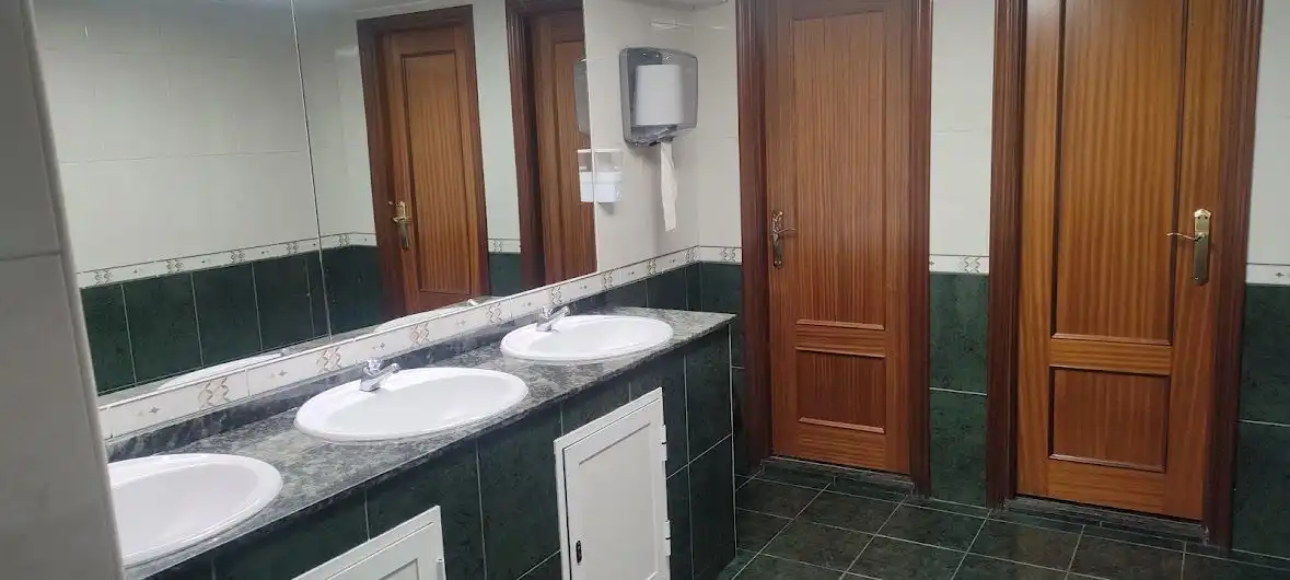 Local comercial en traspaso en MIGUEL SERVET, imagen 12