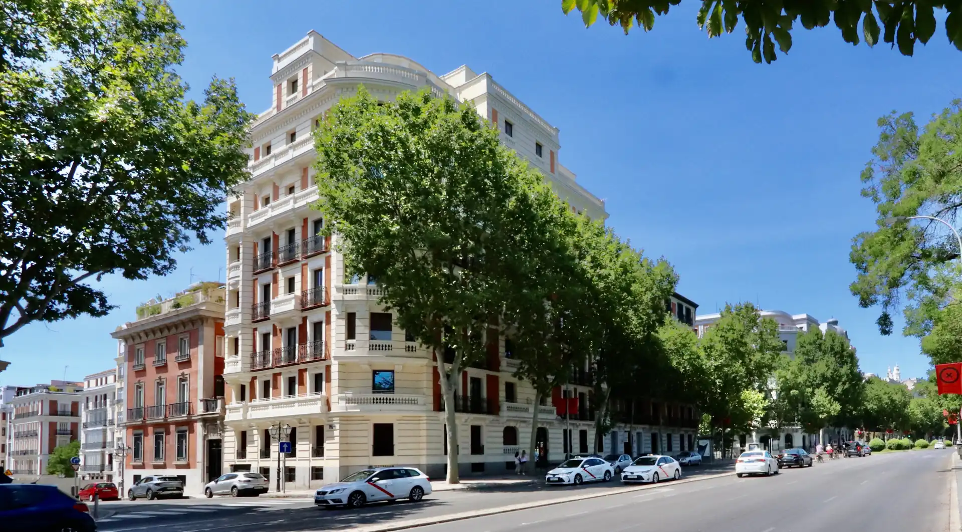 Vista exterior de Àtic en venda en Madrid amb Aire condicionat, Calefacció i Jardí privat