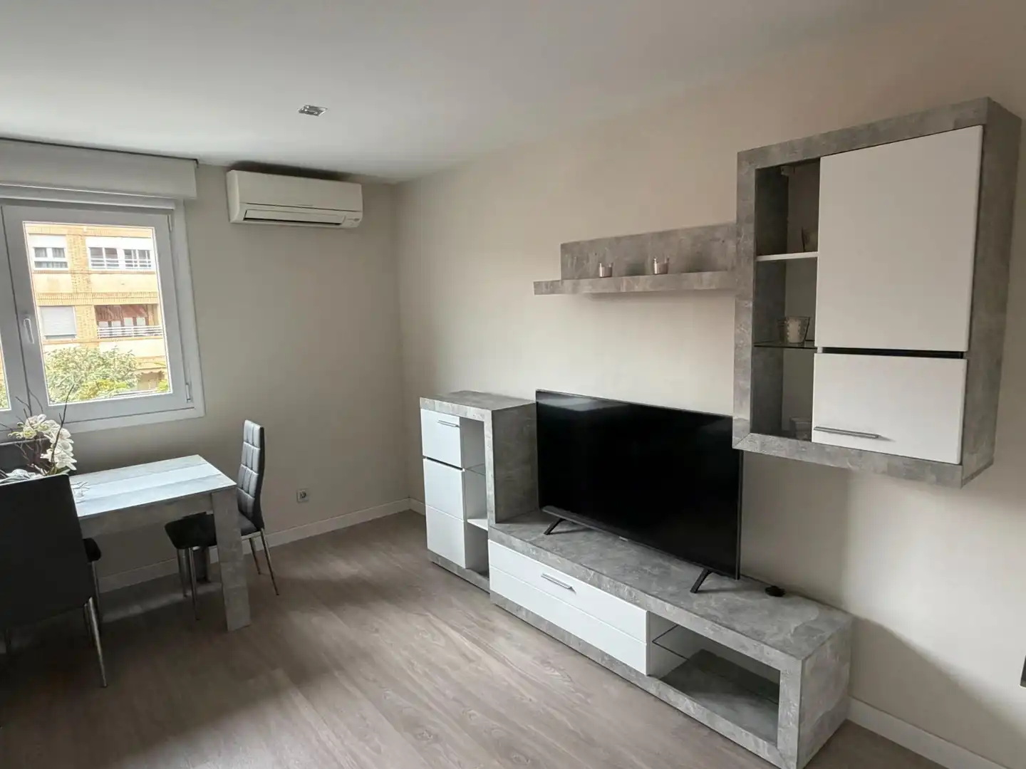 Sala de estar de Piso de alquiler en Almería con Aire acondicionado, Calefacción y Amueblado