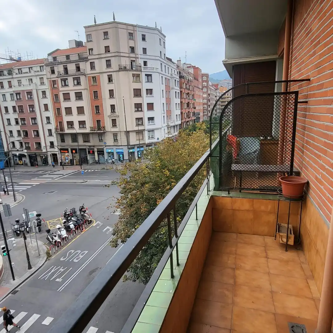Pis amb ascensor en venda a Indautxu