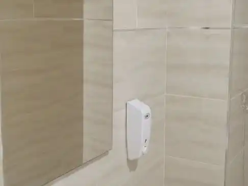 Baño de Oficina de alquiler en Huelva con Aire acondicionado, Calefacción y Terraza