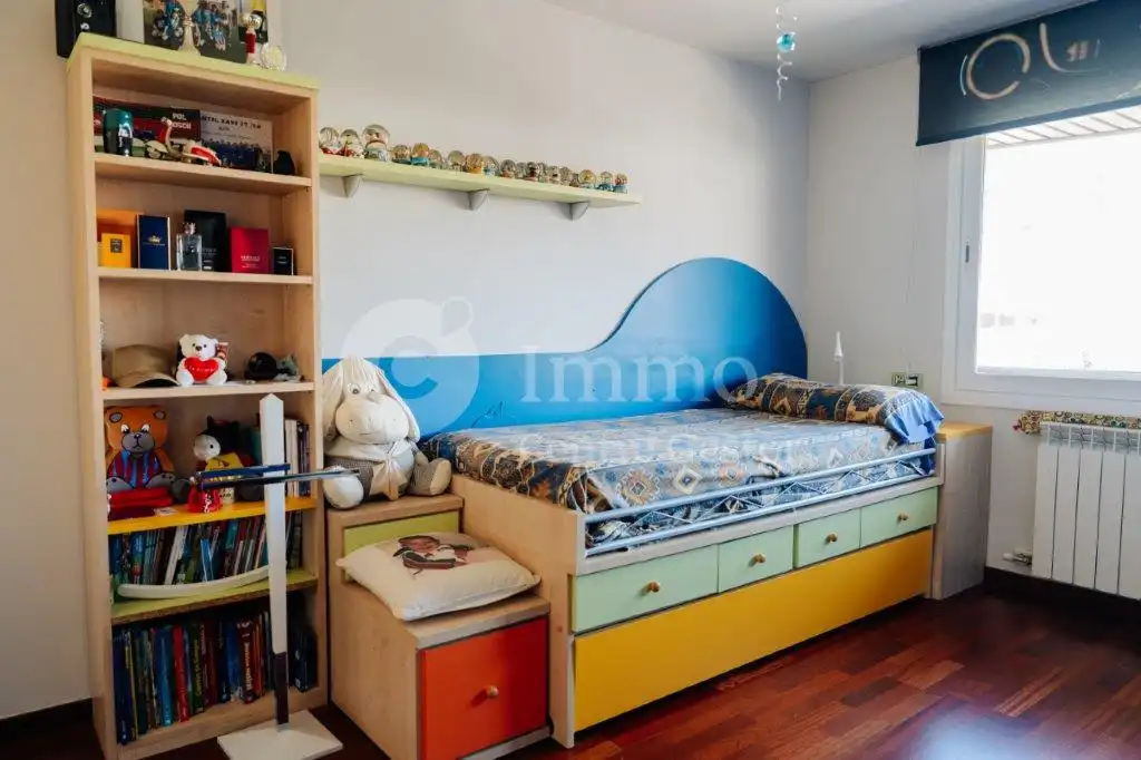 Dormitori de Casa adosada en venda en Lleida amb Aire condicionat, Calefacció i Parquet