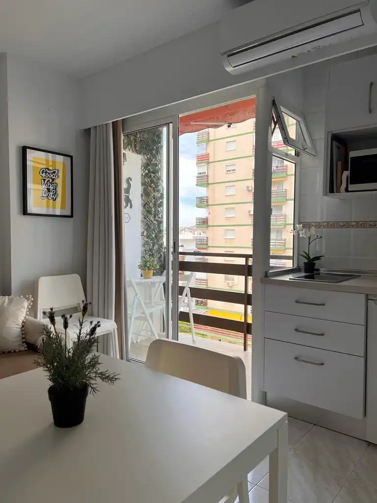 Wohnung mit Pool zur Miete in Calle las Naciones 3