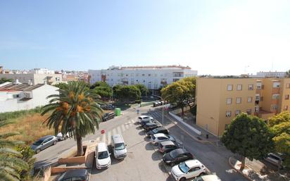 Vista exterior de Pis en venda en Chiclana de la Frontera amb Aire condicionat, Calefacció i Balcó