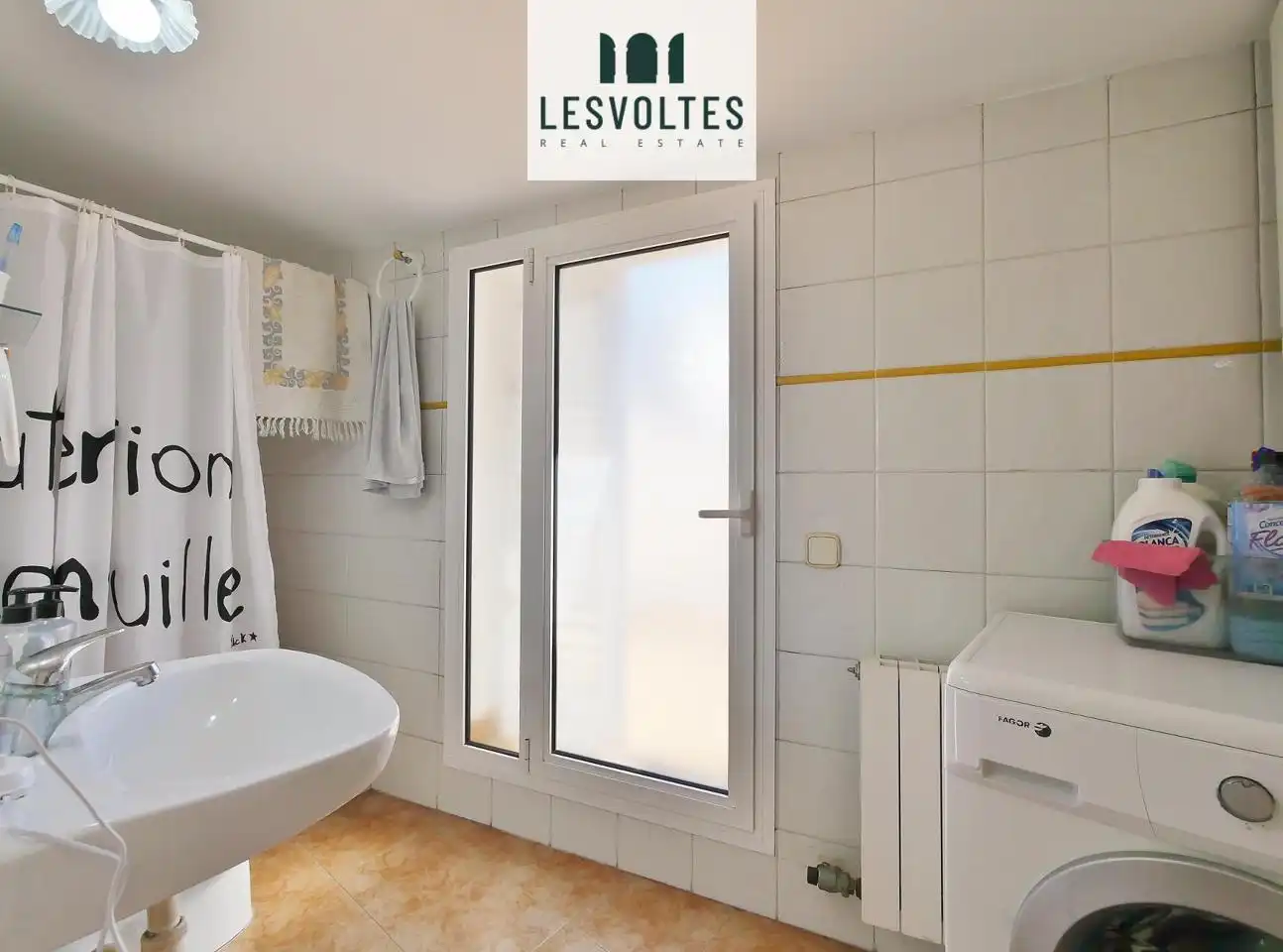 Habitación de Casa adosada en venta en Palamós con Aire acondicionado, Calefacción y Jardín privado