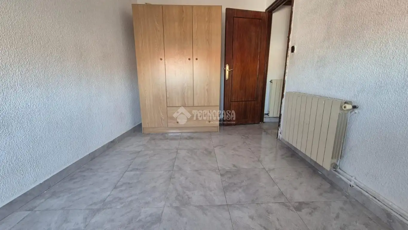 Habitación de Piso en venta en Madrid con Calefacción y Terraza