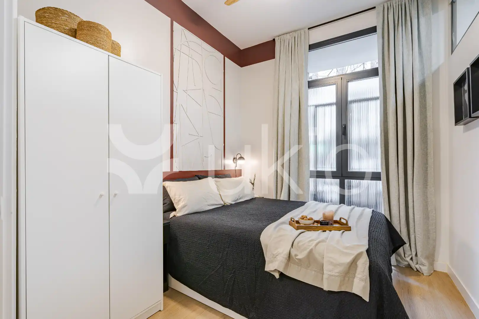 Dormitori de Apartament de lloguer en Madrid amb Calefacció, Moblat i Forn