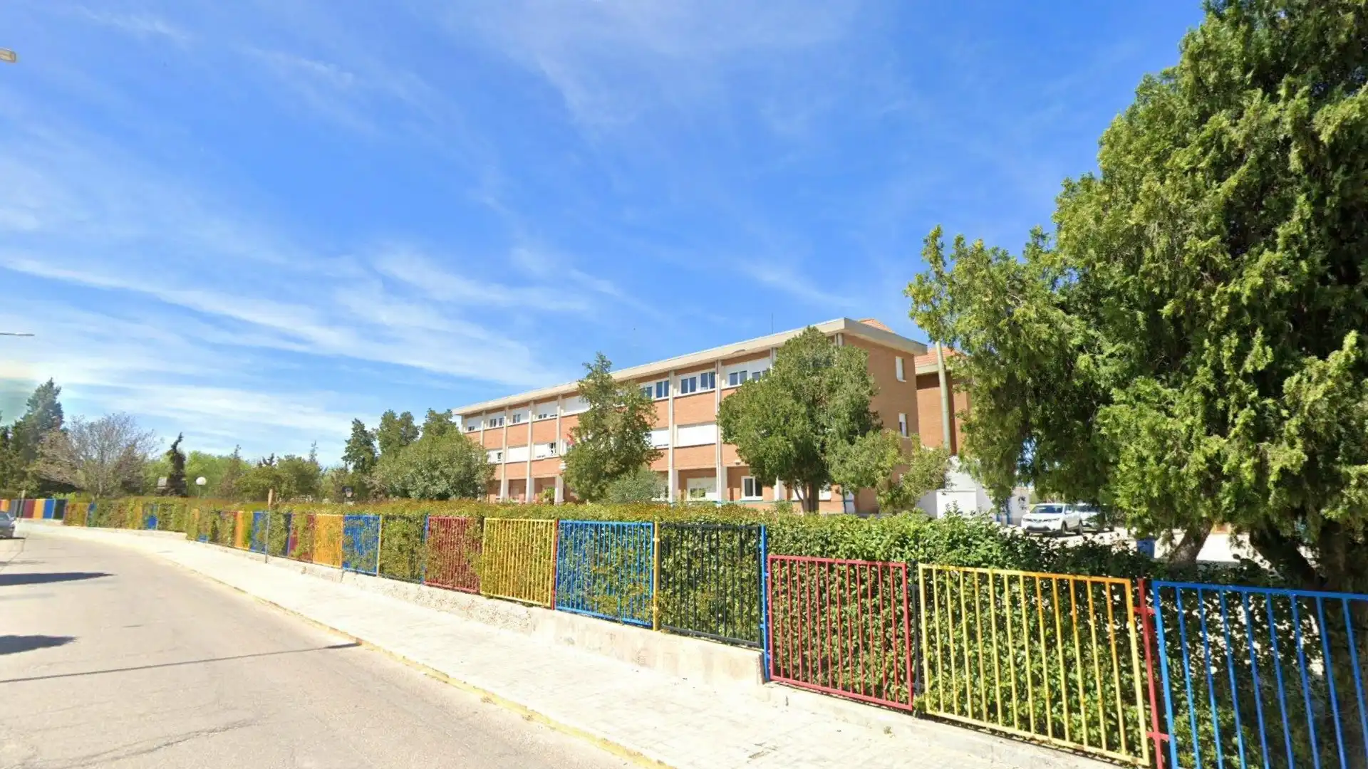 Detached house with pool for sale in Tolanca, imagen 3