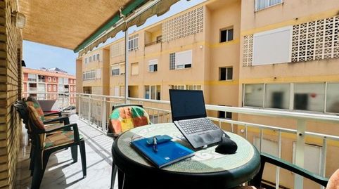 APARTAMENTO REFORMADO CON TERRAZA, VISTAS AL MAR Y A 100 M DE LA PLAYA EN LA MATA, TORREVIEJA