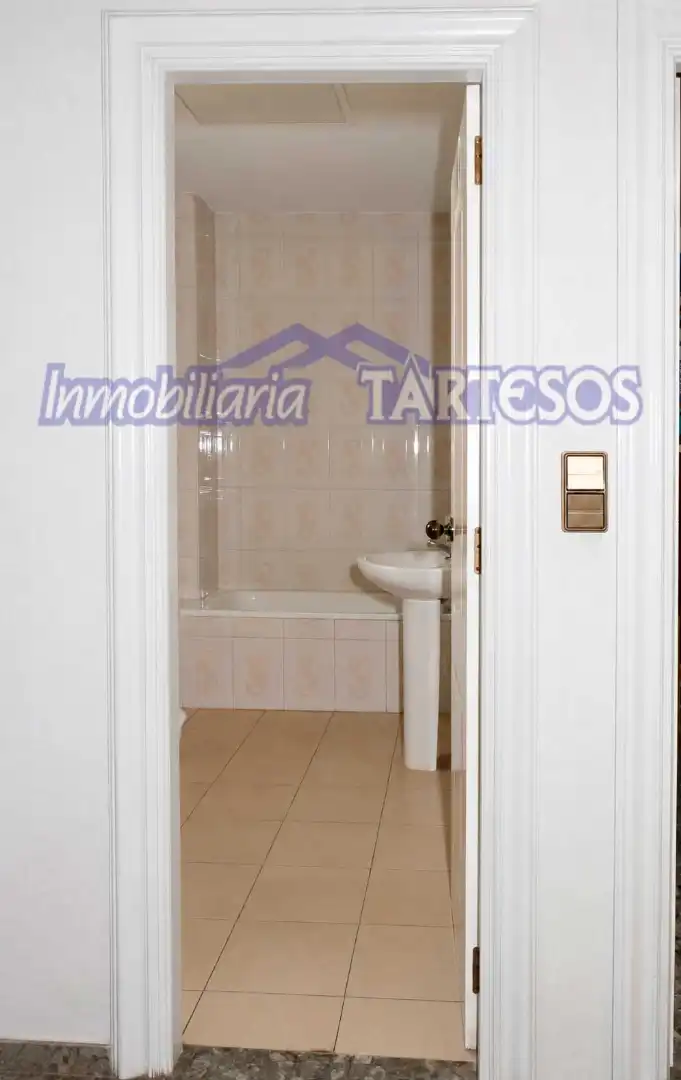 Badezimmer von Fabrikhallen zur Miete in Armilla mit Heizung und Alarm